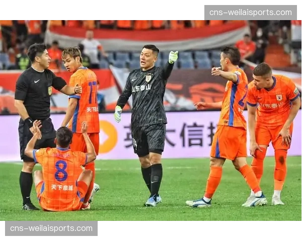 泰山1-0小胜河南队战术解析，崔康熙防守反击策略成功限制科维奇发挥